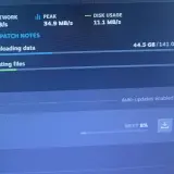 Sieć pobiera dane z prędkością 0 B/s, co może być powodem, dlaczego Steam wolno pobiera. Dysk jest obciążony w 11.1 MB/s.
