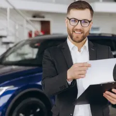 Jak bezpiecznie i korzystnie zorganizować wynajem prywatnego samochodu firmie