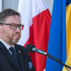 Nowy mod trendy: Ukraińcy połączyli siły z Polakiem, Litwinem i Czechem.