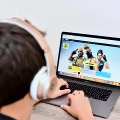 Czy na MacBooku można grać w gry? Odkryj ograniczenia i możliwości