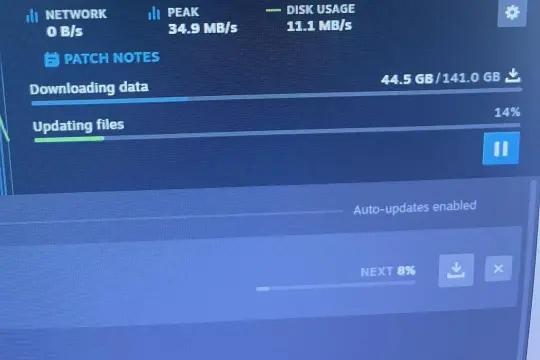Sieć pobiera dane z prędkością 0 B/s, co może być powodem, dlaczego Steam wolno pobiera. Dysk jest obciążony w 11.1 MB/s.
