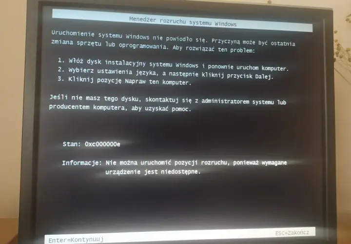 Komputer budzi się w nocy? Odkryj przyczyny i napraw to!