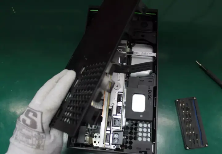 Xbox Series X głośny? Bezpieczne czyszczenie z kurzu krok po kroku