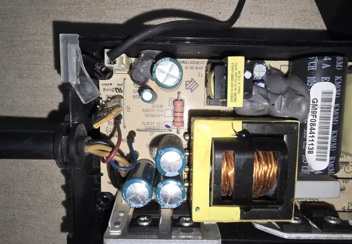 Zasilacz Xbox One do Series S? Kabel tak, "cegła" nigdy!