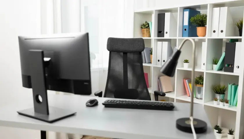 Komputer nie widzi monitora? Rozwiąż problem krok po kroku!