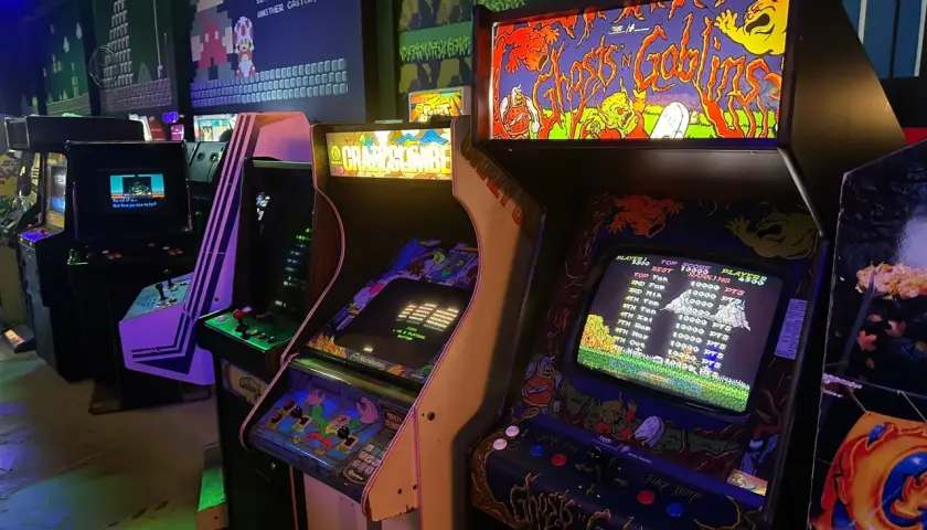 Gry arcade co to znaczy? Odkryj ich fascynujący świat i historię