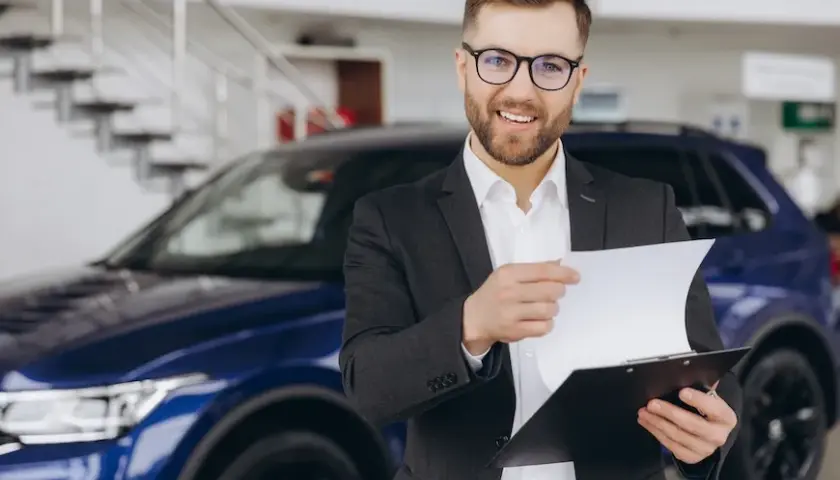 Jak bezpiecznie i korzystnie zorganizować wynajem prywatnego samochodu firmie