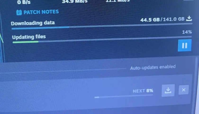 Sieć pobiera dane z prędkością 0 B/s, co może być powodem, dlaczego Steam wolno pobiera. Dysk jest obciążony w 11.1 MB/s.