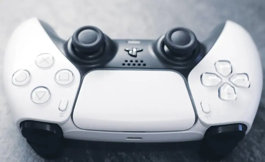 PS5 pionowo: Podstawka konieczna? Chroń konsolę przed awarią!