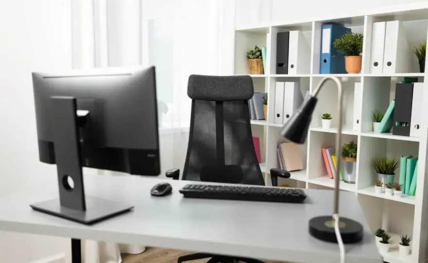 Komputer nie widzi monitora? Rozwiąż problem krok po kroku!