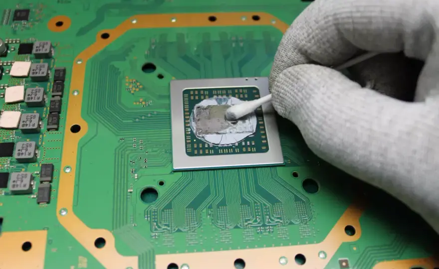 PS4 Pro hałasuje? Wymiana pasty krok po kroku cicha konsola!
