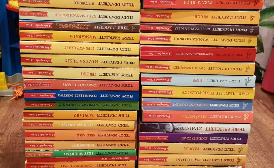  Terry Pratchett książki - Cała seria niezapomnianych książek legendy fantasy!