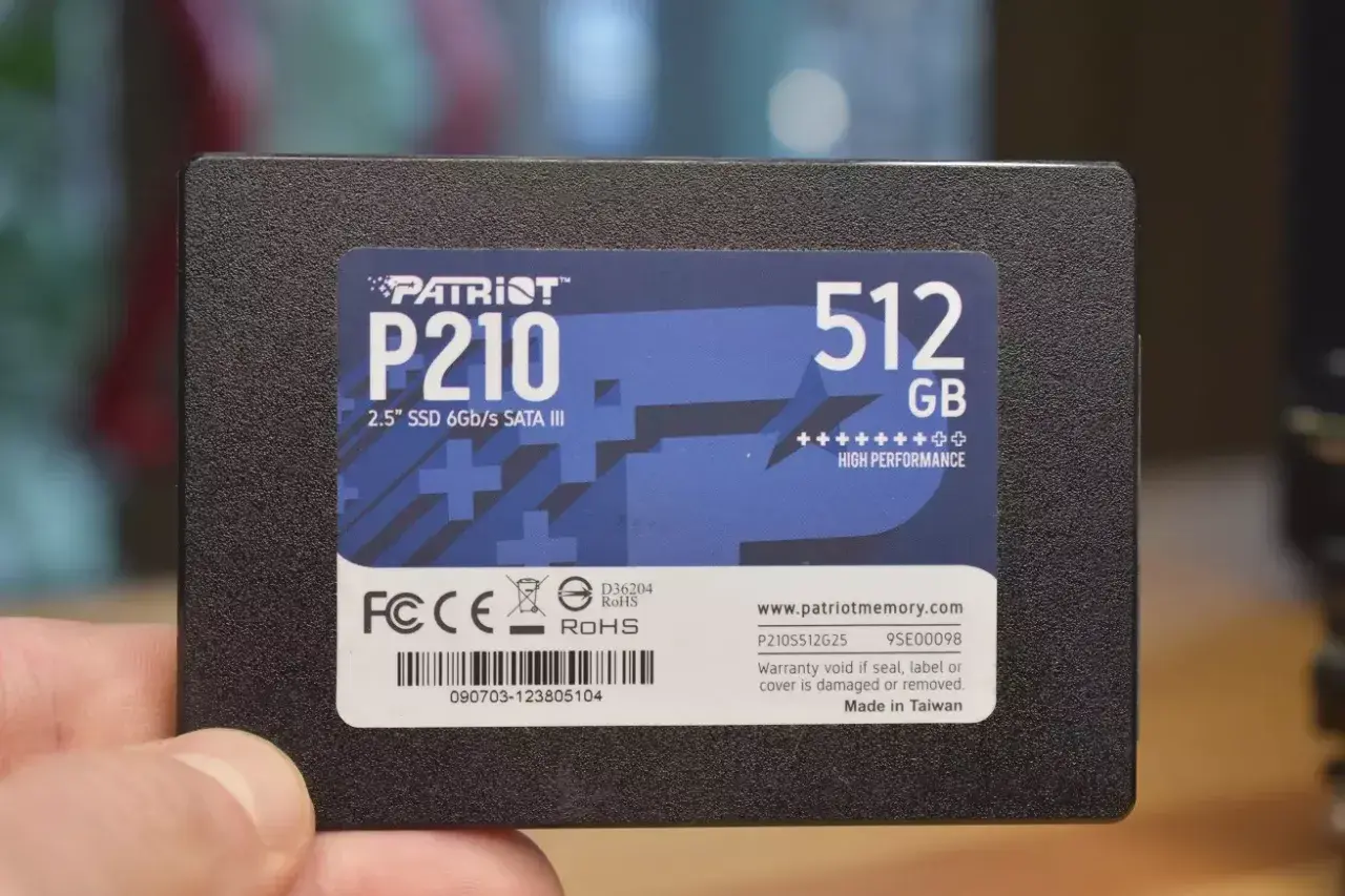 Dysk SSD Patriot P210 512GB. Czy warto wymieniać dysk HDD na SSD w PS4? Szybkość ładowania gier wzrośnie.