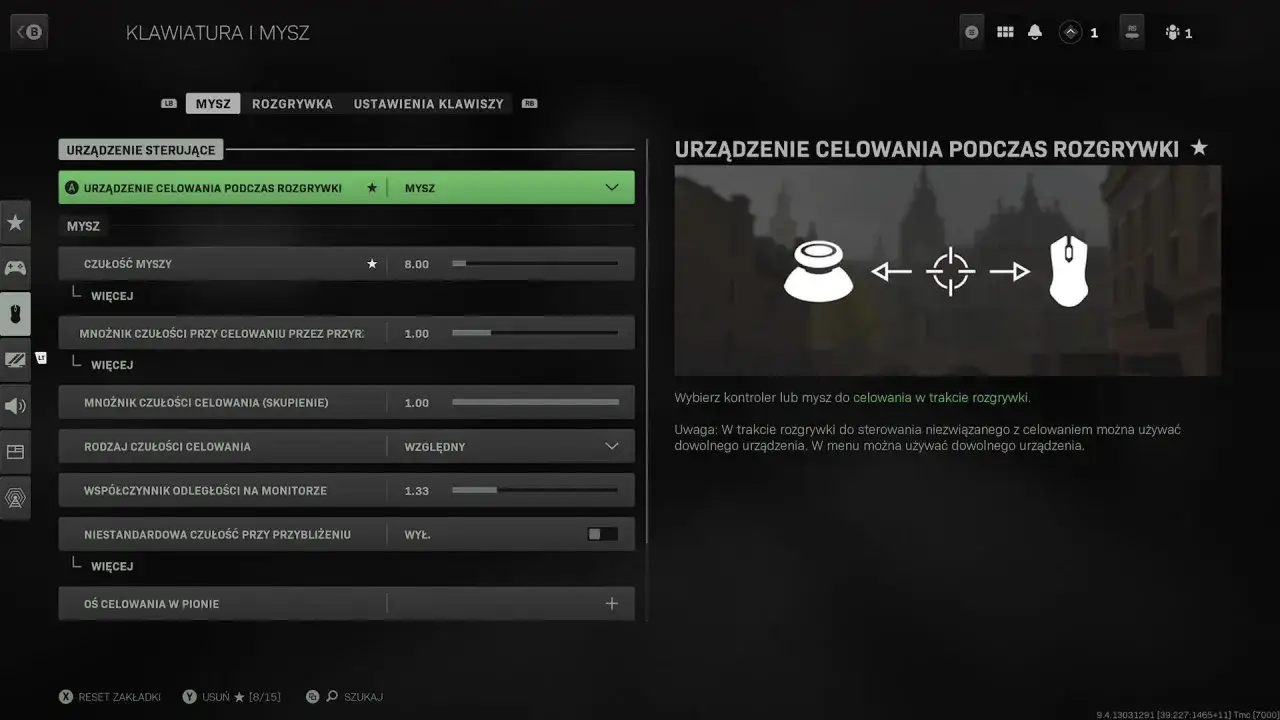 Gracz Warzone na konsoli z klawiaturą i myszką