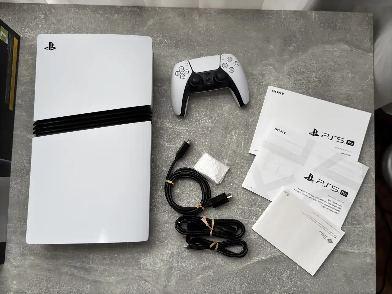 Por&oacute;wnanie konsol PS4 Pro i PS5